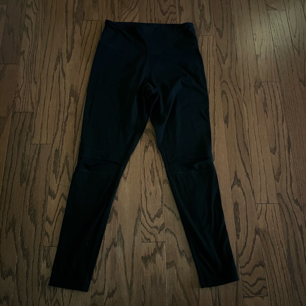 Victoria’s Secret PINK Ultimate black leggings with slit knee detail size large